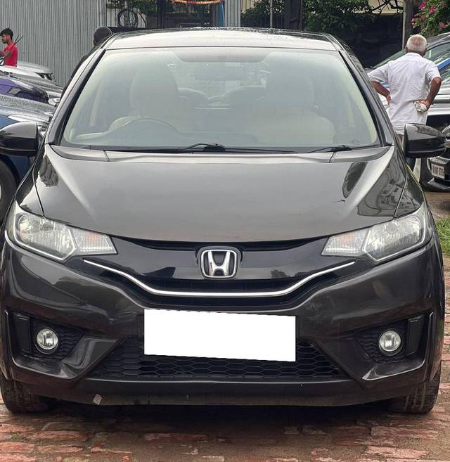https://images10.gaadi.com/usedcar_image/4597250/original/processed_1fd712e976bda4247a5339811f153e4c.jpg?imwidth=6402
