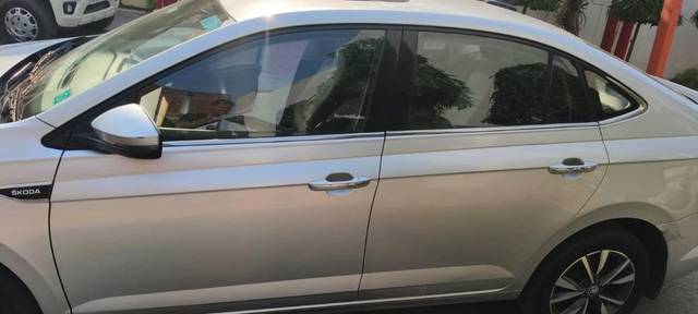 https://images10.gaadi.com/usedcar_image/4597261/original/processed_37fca7d1-1fb8-4149-af34-e807db426117.jpeg?imwidth=6402