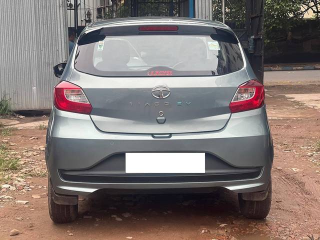 https://images10.gaadi.com/usedcar_image/4597262/original/processed_185b184f5efb739cac32f7db59f4bbd5.jpg?imwidth=6401