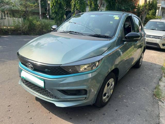 https://images10.gaadi.com/usedcar_image/4597262/original/processed_c75ff6456f12e5d265b67bbde5e33dfb.jpg?imwidth=6402