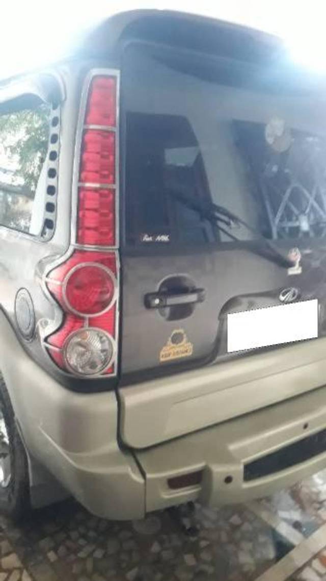 https://images10.gaadi.com/usedcar_image/4597265/original/processed_929a4bbd-fc27-4513-b4ca-a6d8482c6934.jpg?imwidth=6401