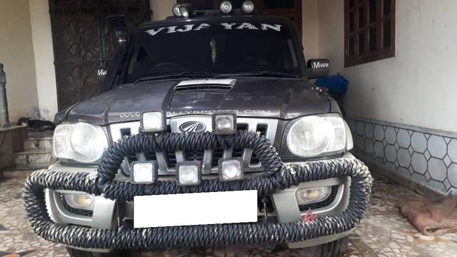 https://images10.gaadi.com/usedcar_image/4597265/original/processed_c37a3abb-72da-45de-ab13-64bd8229a71b.jpg?imwidth=6400