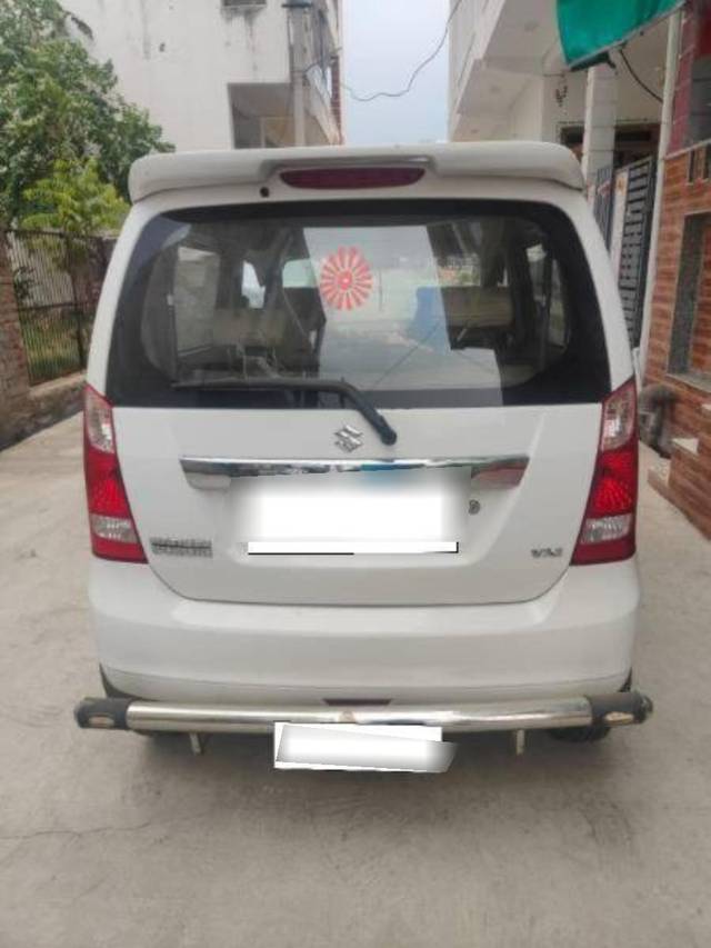 https://images10.gaadi.com/usedcar_image/4597276/original/processed_processed_51189700-a2c4-4ee9-9b40-004af36b91eb.jpg?imwidth=6401