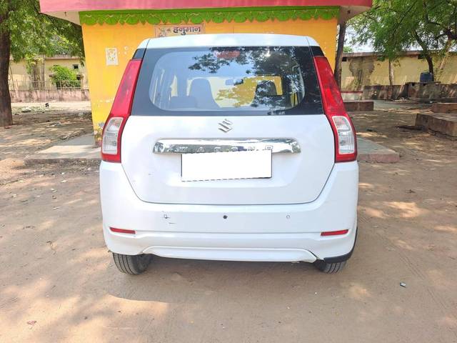 https://images10.gaadi.com/usedcar_image/4597290/original/processed_6ef7ee03c829fb529c45909e62999767.jpeg?imwidth=6401