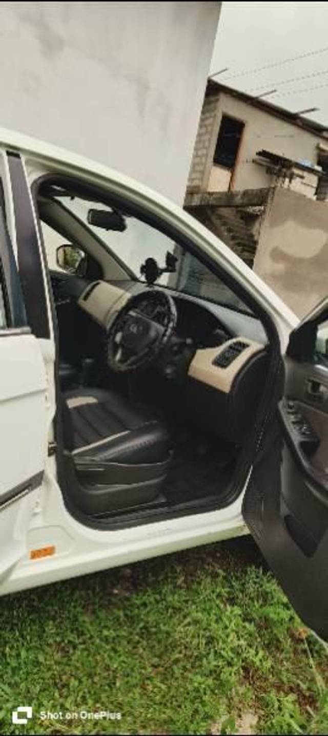 https://images10.gaadi.com/usedcar_image/4597291/original/processed_e6c16564-435a-4377-9aef-43c4f4535e4a.jpg?imwidth=6402