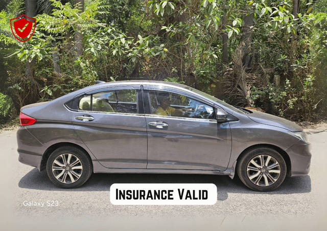 https://images10.gaadi.com/usedcar_image/4597297/original/processed_120f3dba23887f2acc1c1e982635129b.png?imwidth=6401