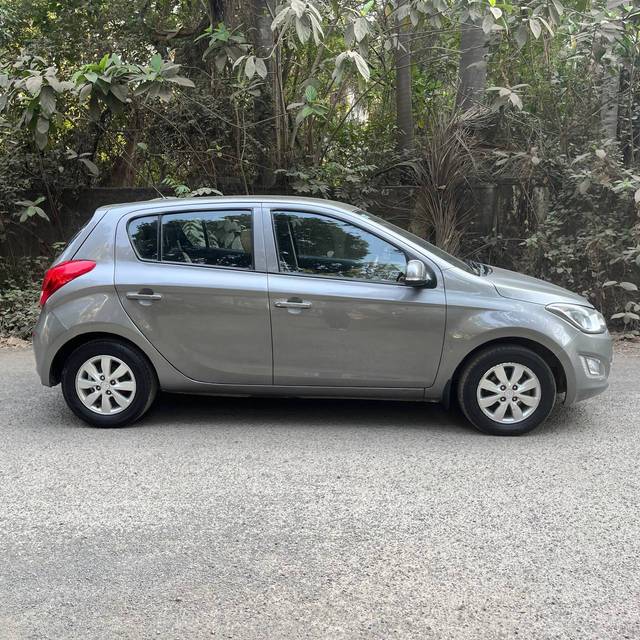 https://images10.gaadi.com/usedcar_image/4597318/original/8ade9248520391e67278d0e4c2c80cb2.jpg?imwidth=6401