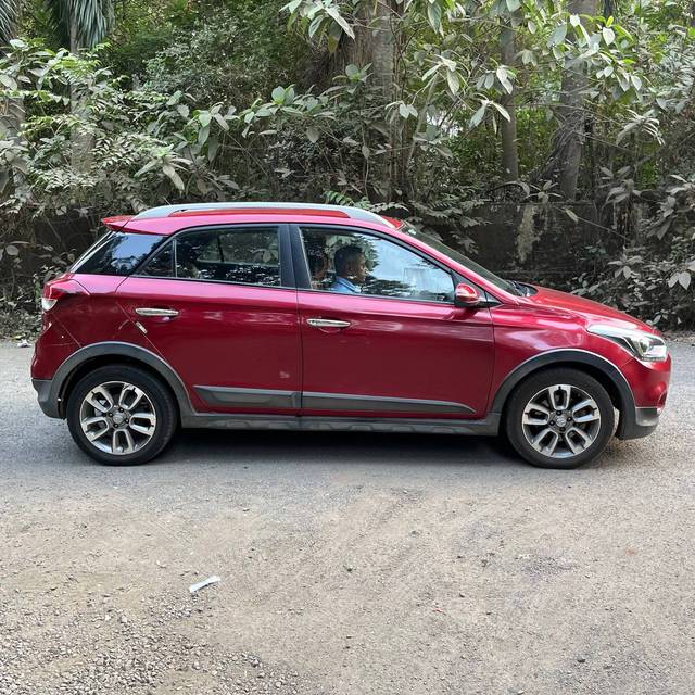 https://images10.gaadi.com/usedcar_image/4597329/original/0c5c27131f914af99806e4182194d194.jpg?imwidth=6401