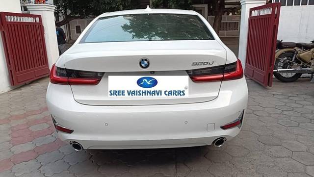 https://images10.gaadi.com/usedcar_image/4597333/original/processed_a7c43041ce112a5c0d19465e9737b651.jpeg?imwidth=6401
