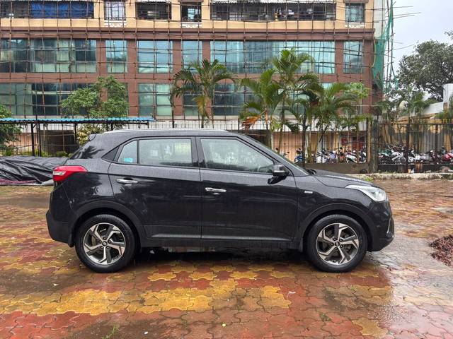 https://images10.gaadi.com/usedcar_image/4597341/original/3f53b1267f518b82ca95a5b973e07d5c.jpg?imwidth=6401