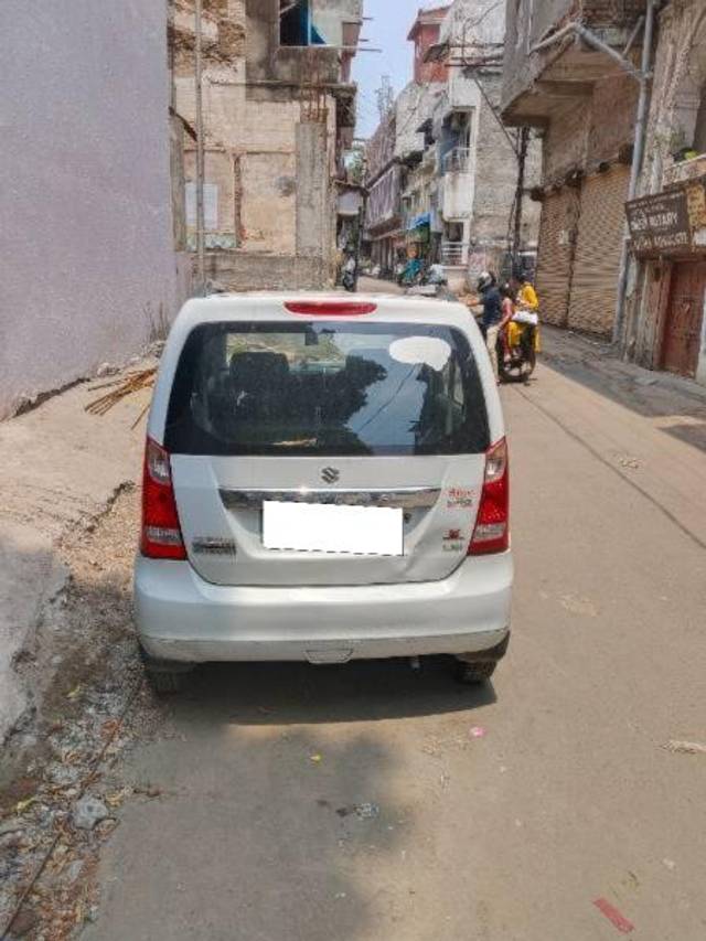 https://images10.gaadi.com/usedcar_image/4597342/original/processed_8f475158-fa0f-4d1a-bcdd-e86ef24f9c67.jpg?imwidth=6401