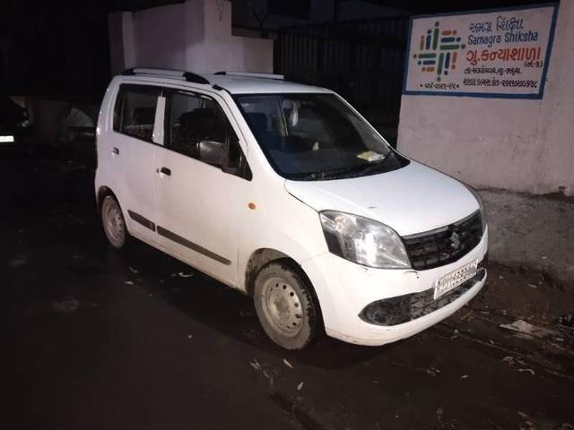 https://images10.gaadi.com/usedcar_image/4597342/original/processed_processed_8b1548fc-2220-434b-8440-93906b4d8bbd.jpg?imwidth=6400