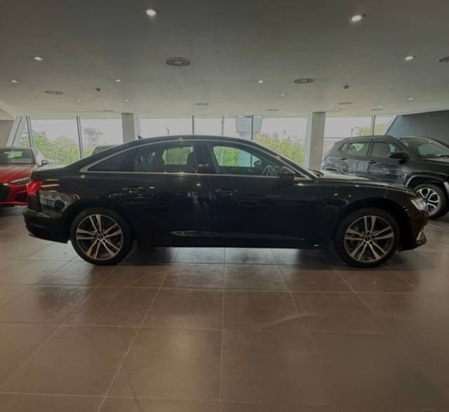 https://images10.gaadi.com/usedcar_image/4597413/original/4f274a2e3cebf46d6839830a18081f6f.jpg?imwidth=6401