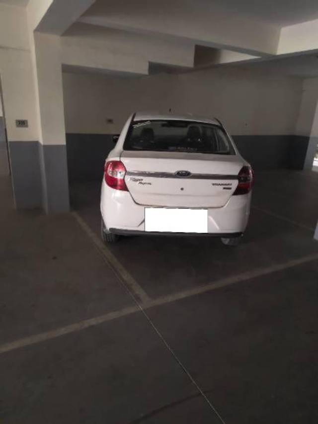 https://images10.gaadi.com/usedcar_image/4597419/original/processed_ac7f9c39-d4ae-43c3-b510-e69dae42fea1.jpg?imwidth=6400