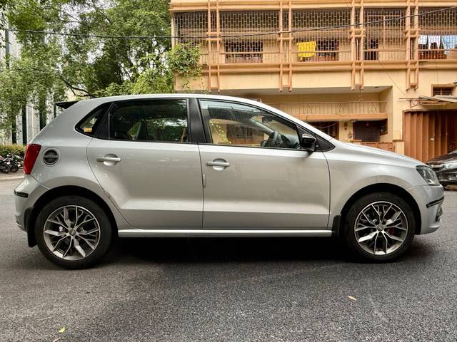 https://images10.gaadi.com/usedcar_image/4597421/original/processed_9f57643c35a1808d844ea032b0a65bac.jpg?imwidth=6401