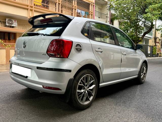 https://images10.gaadi.com/usedcar_image/4597421/original/processed_df9b5af688493353f3dba98b553fd79d.jpg?imwidth=6402