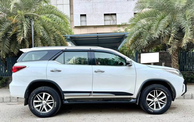 https://images10.gaadi.com/usedcar_image/4597425/original/processed_f6efd6500df3808846b414c6c3af50a5.jpg?imwidth=6401
