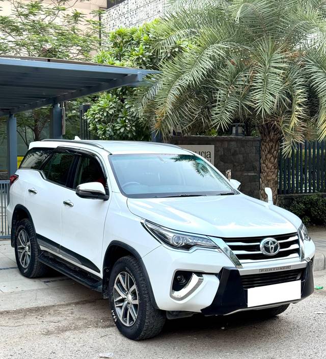 https://images10.gaadi.com/usedcar_image/4597425/original/processed_faa3e0883ae96849aeb006bf0f1725bf.jpg?imwidth=6400