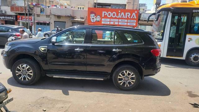 https://images10.gaadi.com/usedcar_image/4597433/original/processed_276202f5-f412-48d9-af41-6ea0ecbca588.jpg?imwidth=6402