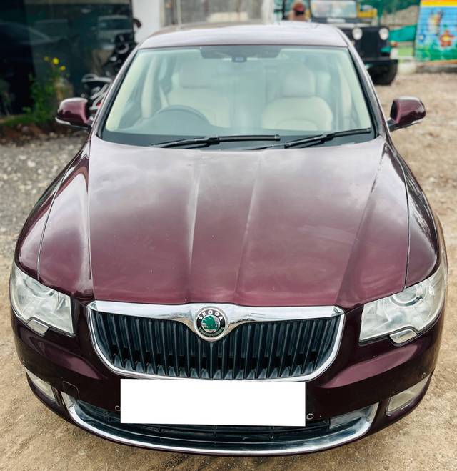 https://images10.gaadi.com/usedcar_image/4597438/original/processed_6613da56-7e12-408f-9198-1828de6367f9.jpg?imwidth=6400