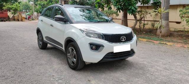 https://images10.gaadi.com/usedcar_image/4597440/original/processed_b5c1592a-3a00-41d4-925c-5d420d4434c6.jpg?imwidth=6400