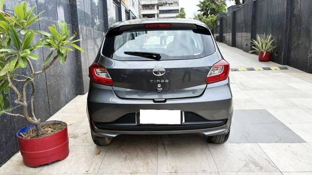 https://images10.gaadi.com/usedcar_image/4597442/original/processed_30d7747fe95ef0a23ef8e774d5717115.jpg?imwidth=6402