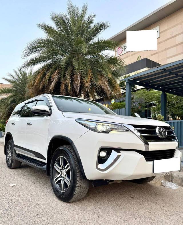 https://images10.gaadi.com/usedcar_image/4597445/original/processed_a3fc58e1124c9744f68167804fdfdba8.jpg?imwidth=6400