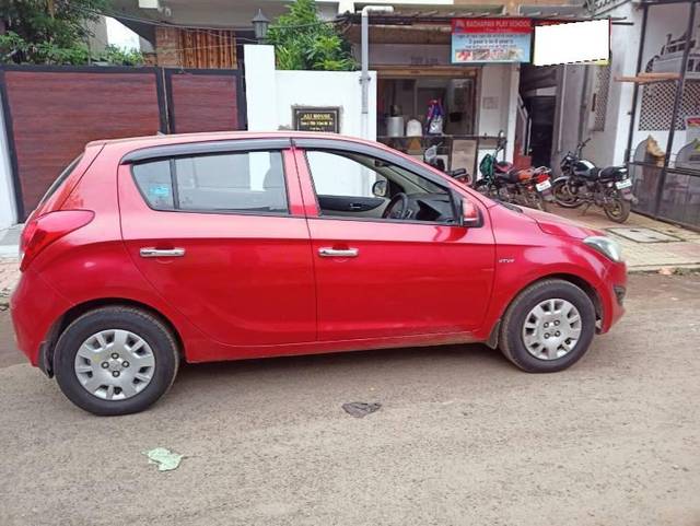 https://images10.gaadi.com/usedcar_image/4597450/original/processed_365e2435-5197-44bb-90d6-05f534b2d6f7.jpeg?imwidth=6401