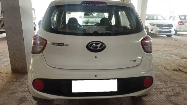 https://images10.gaadi.com/usedcar_image/4597457/original/processed_00af87f0-e278-46bb-95a0-048e477a3c25.jpg?imwidth=6402