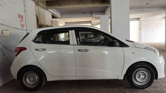 https://images10.gaadi.com/usedcar_image/4597457/original/processed_7065acdc-68c4-47cf-8ac6-4255856943d3.jpg?imwidth=6401