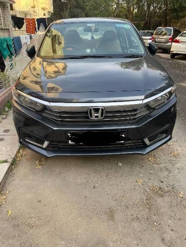 https://images10.gaadi.com/usedcar_image/4597470/original/processed_a8db7ccb-6649-4dd1-a6c4-926b48db81e9.jpeg?imwidth=6401