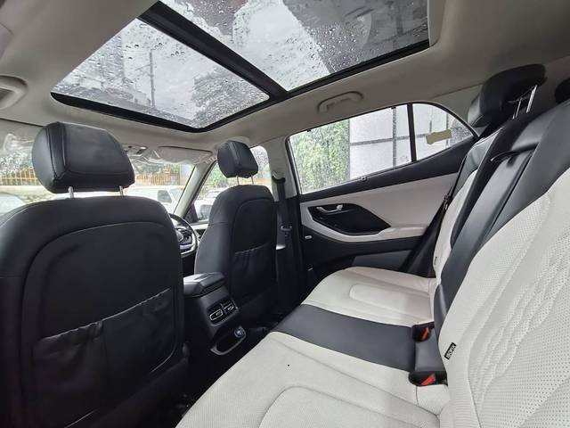 https://images10.gaadi.com/usedcar_image/4597473/original/processed_d8ea3d5f1f3f9df42b87ff66deb76f3a.jpg?imwidth=6400