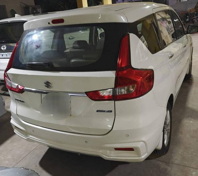 https://images10.gaadi.com/usedcar_image/4597487/original/processed_c87a274e280fe9225655971f7340bb0e.jpg?imwidth=6401