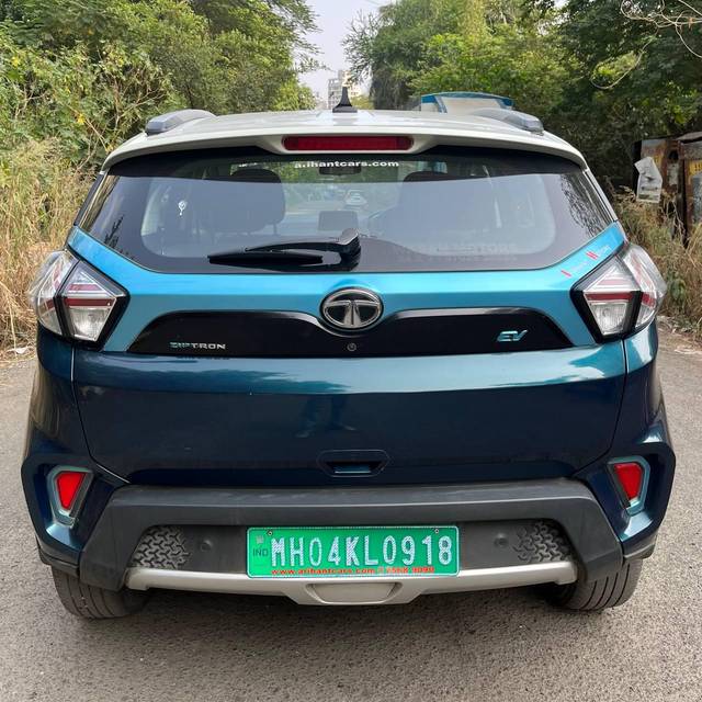https://images10.gaadi.com/usedcar_image/4597508/original/processed_83414712fb9daea40da3bb18af45d1e3.jpg?imwidth=6402