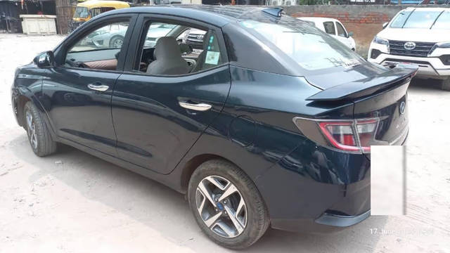 https://images10.gaadi.com/usedcar_image/4597544/original/b5d3d72e-e08b-4f7e-8c2f-a747c157ae00.png?imwidth=6401