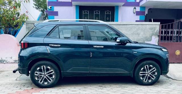 https://images10.gaadi.com/usedcar_image/4597569/original/processed_537443af-d665-4cd2-988c-fd9a6901b7eb.jpg?imwidth=6401