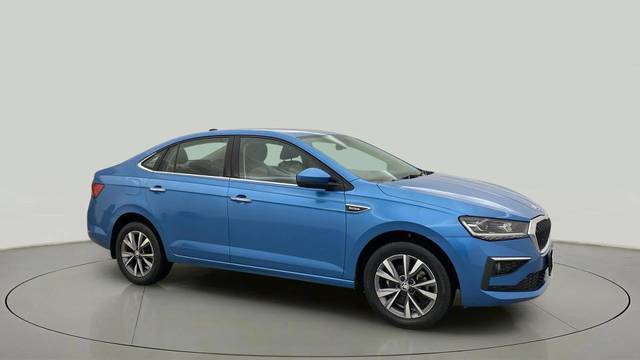 https://images10.gaadi.com/usedcar_image/4597573/original/18faa0f150911b7b0b88c94aab9b4512.jpg?imwidth=6400