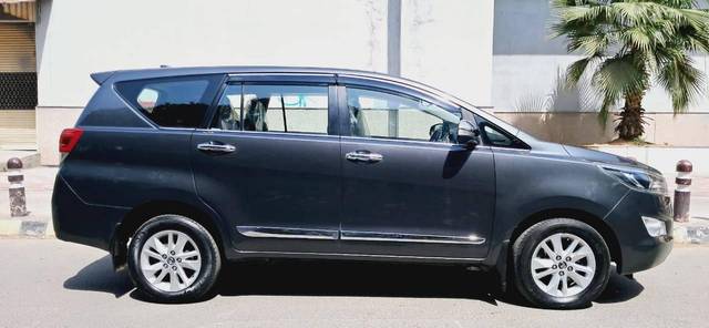 https://images10.gaadi.com/usedcar_image/4597580/original/processed_9d717966360a3ebaa21c30ad1208faee.jpg?imwidth=6401
