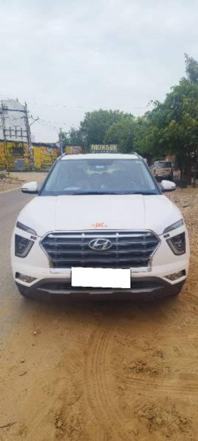 https://images10.gaadi.com/usedcar_image/4597584/original/processed_e369a80f-9f1e-42c4-ba63-d7bb2ab56a6e.jpg?imwidth=6402