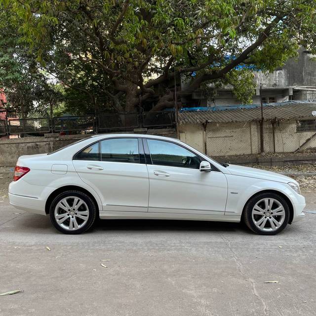 https://images10.gaadi.com/usedcar_image/4597587/original/e3c3ecbd8f82c493fdf8a5f34ba6f8e8.jpg?imwidth=6401