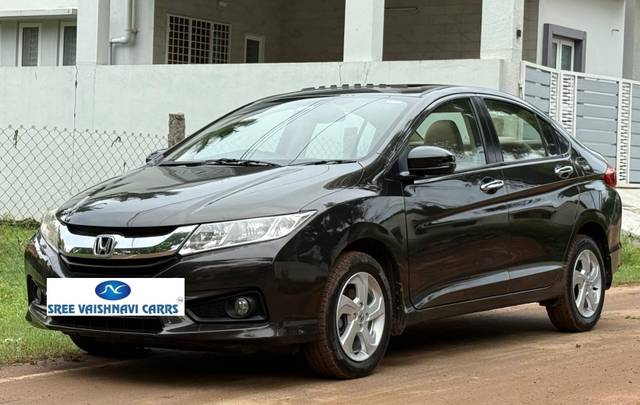 https://images10.gaadi.com/usedcar_image/4597591/original/processed_57a559def53e6420cff5a5404bcce371.jpeg?imwidth=6402