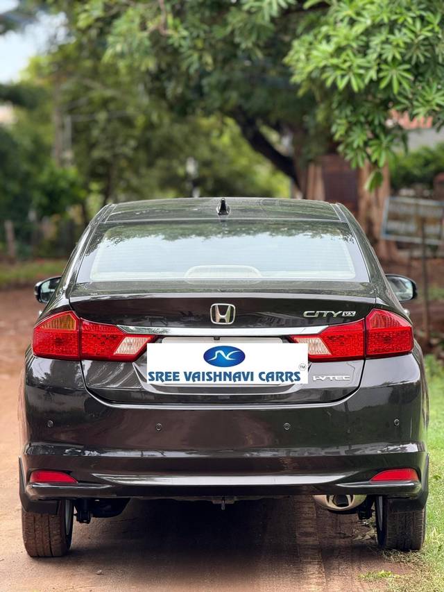 https://images10.gaadi.com/usedcar_image/4597591/original/processed_8e80d99d62a2b11b7a8c8fc89275d7ac.jpeg?imwidth=6401