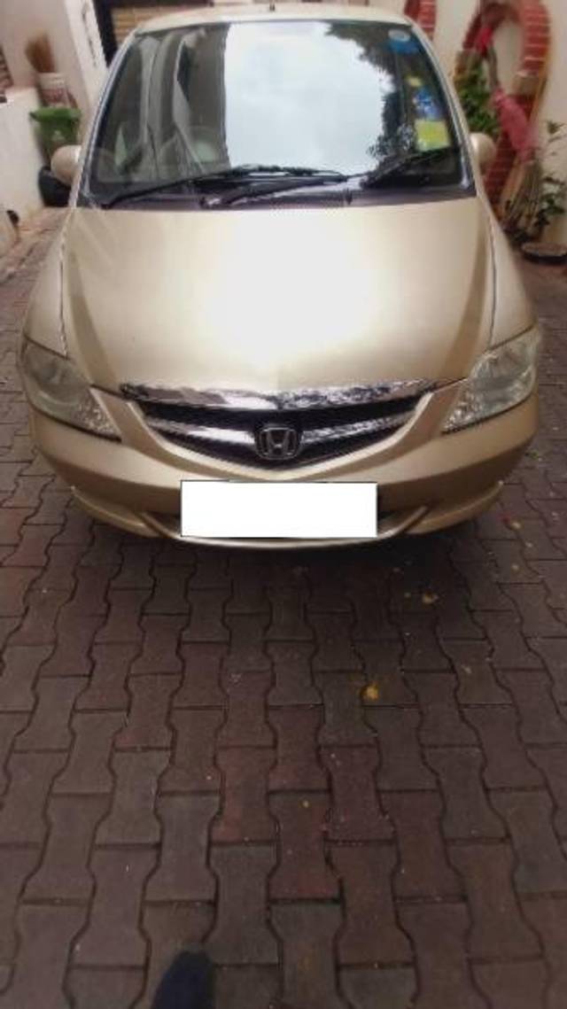 https://images10.gaadi.com/usedcar_image/4597644/original/processed_96e6b9aa-731d-47dc-b6fa-abee28707fd0.jpg?imwidth=6400
