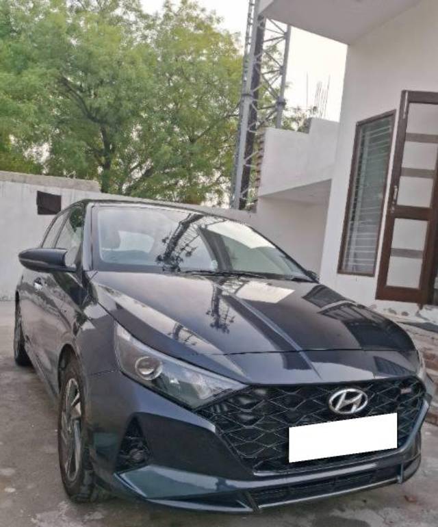 https://images10.gaadi.com/usedcar_image/4597657/original/processed_6ccd4e96-733c-49e8-a3e6-0bc5740c564e.jpg?imwidth=6400