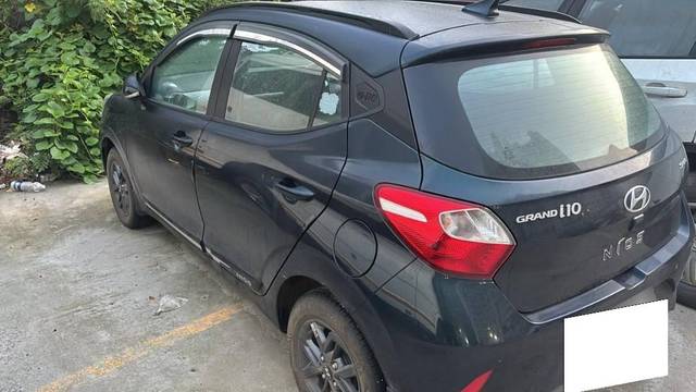https://images10.gaadi.com/usedcar_image/4597659/original/processed_785f2c84-c36c-46b8-a568-3f384a86e54c.jpeg?imwidth=6401