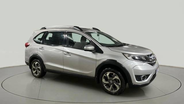 https://images10.gaadi.com/usedcar_image/4597662/original/56b9fd74f4fdaff5ac0404600484972e.jpg?imwidth=6400