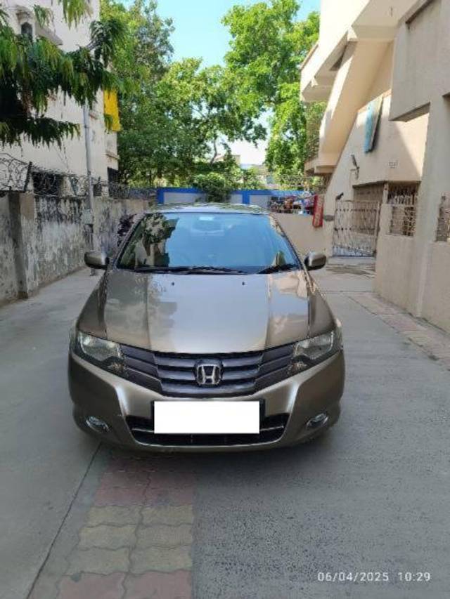 https://images10.gaadi.com/usedcar_image/4597689/original/processed_551cf53c-4aaa-49a0-be9d-964d916a0e47.jpg?imwidth=6400