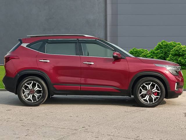 https://images10.gaadi.com/usedcar_image/4597693/original/653a6233c3eda62738525ba2adfe5867.jpg?imwidth=6401