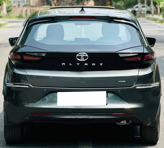 https://images10.gaadi.com/usedcar_image/4597694/original/processed_3e1c5667bb56f3e1f5f2da68160e20ad.jpg?imwidth=6402