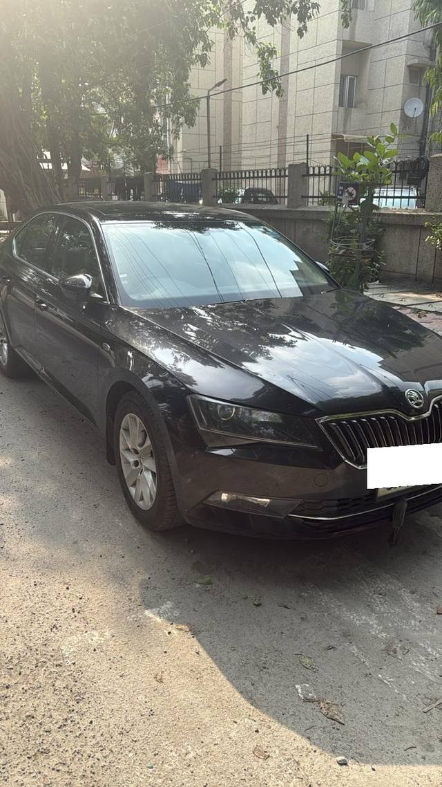 https://images10.gaadi.com/usedcar_image/4597703/original/processed_4602c67b-601f-4c00-831a-d3c528f88bbe.jpg?imwidth=6400